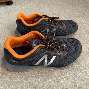 Men’s New Balance 910V2 trail running shoes black orange